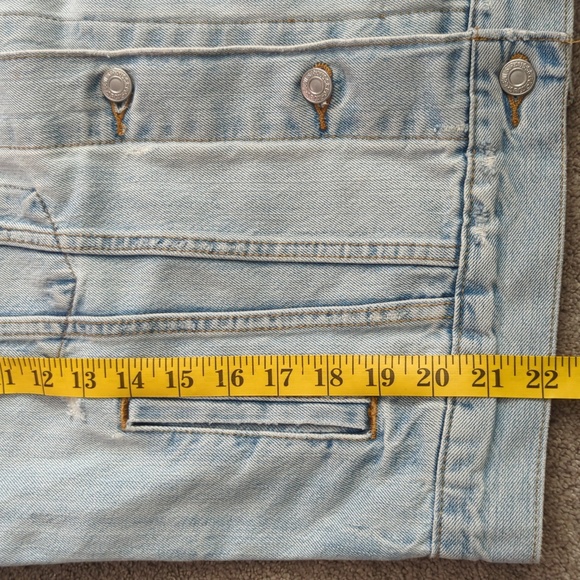 Women's Ex Boyfriend Levi's Jean Jacket Size Medium Light Wash Distressed - Picture 6 of 8